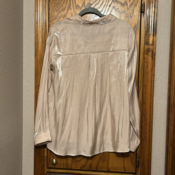Entro Women’s Button Down Gold Shirt Shimmer Holiday Blouse size Medium - Picture 10 of 10